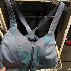 VICTORIA'S SECRET
KNOCKOUT FRONT-CLOSE SPORTS BRA 🫧✨